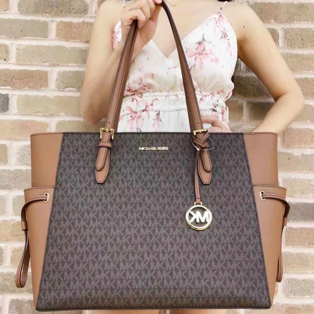 Michael Kors Gilly Large Jet Set Travel Drawstring Tote Brown MK Signature - Picture 4 of 6